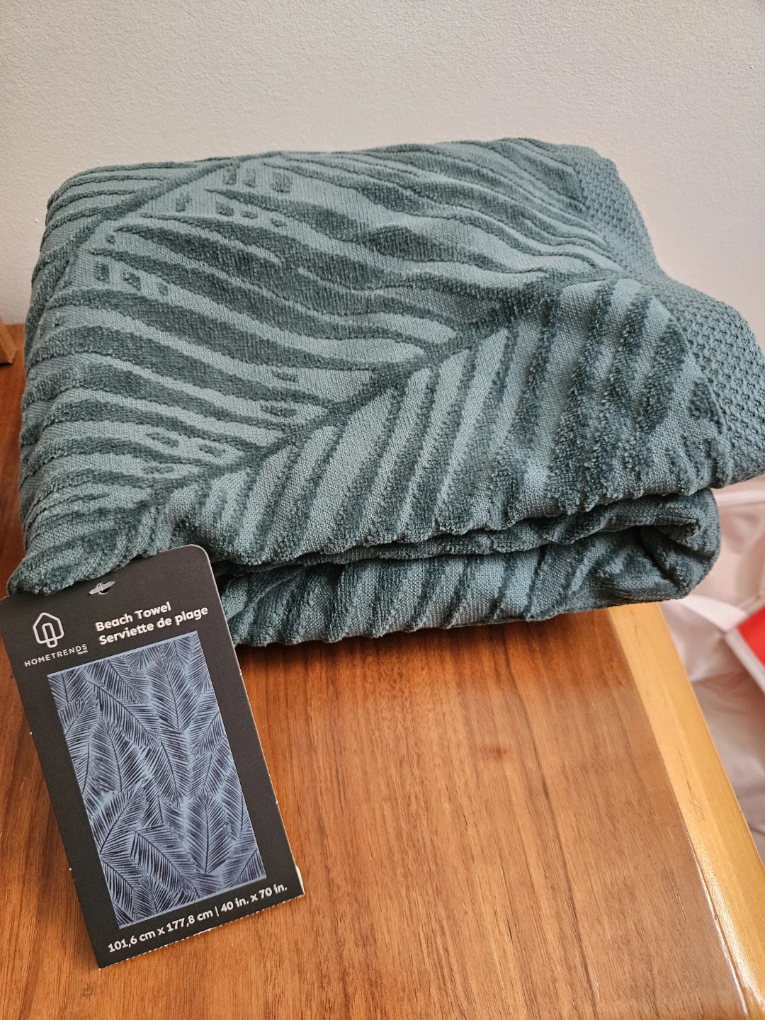 HOMETRENDS Beach Towel 40 in. x 70 in.