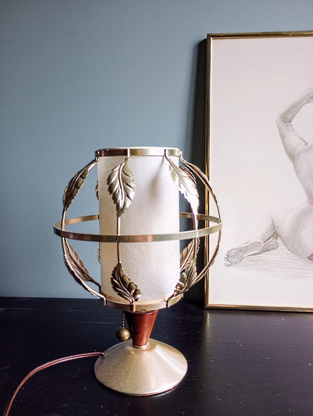 RARE MID-CENTURY SPACE AGE ATOMIC BRASS TOLEWARE TEAK TABLE LAMP