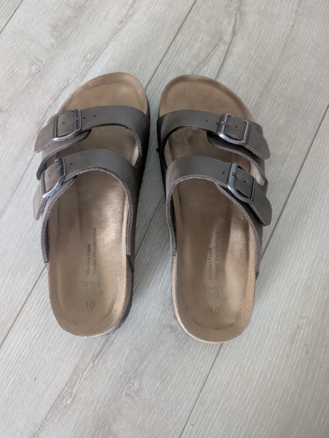 Time and Tru Memory Foam Sandals Size 10 ⚽