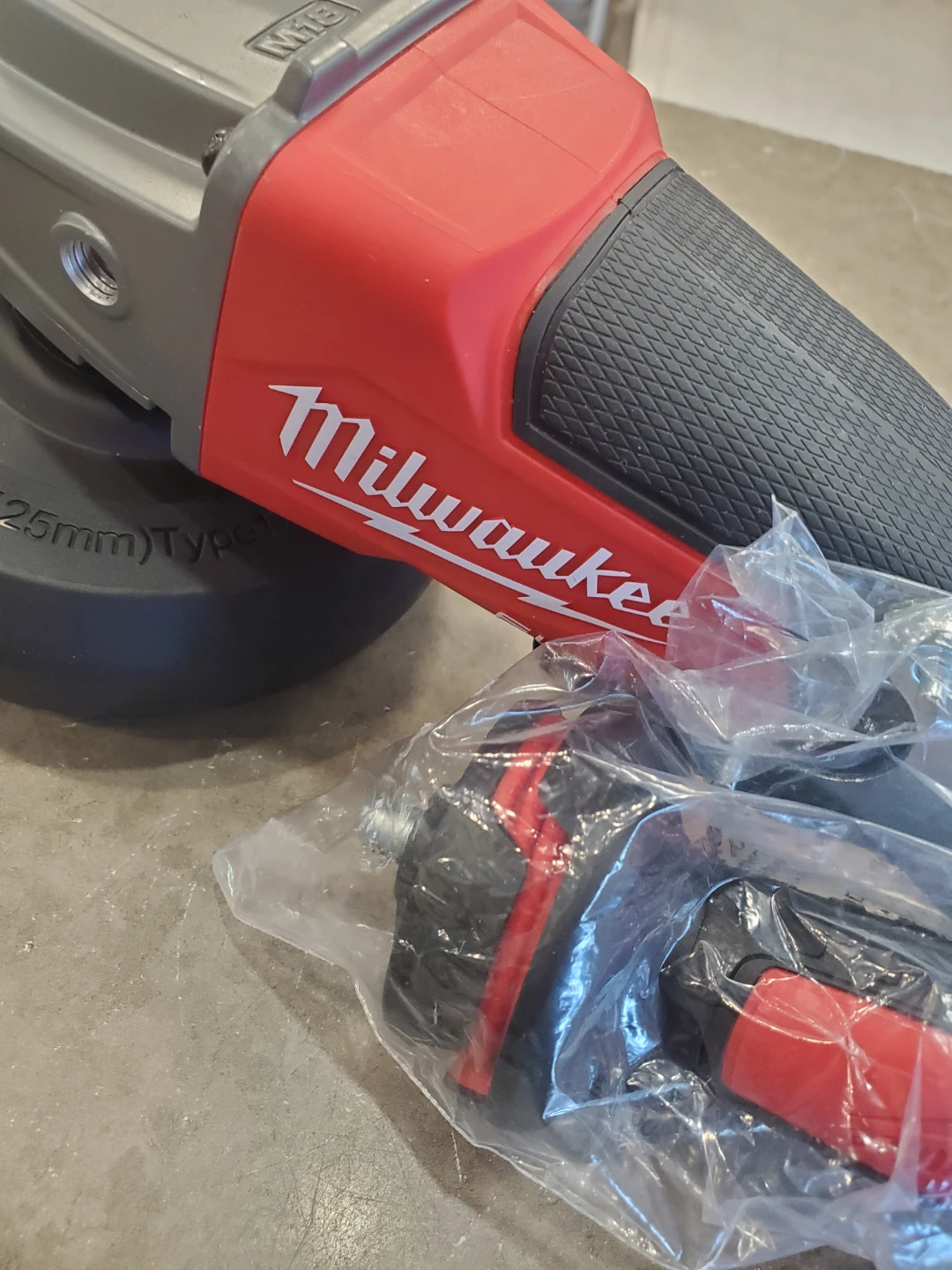 Milwaukee 5" Angle Grinder - photo 3