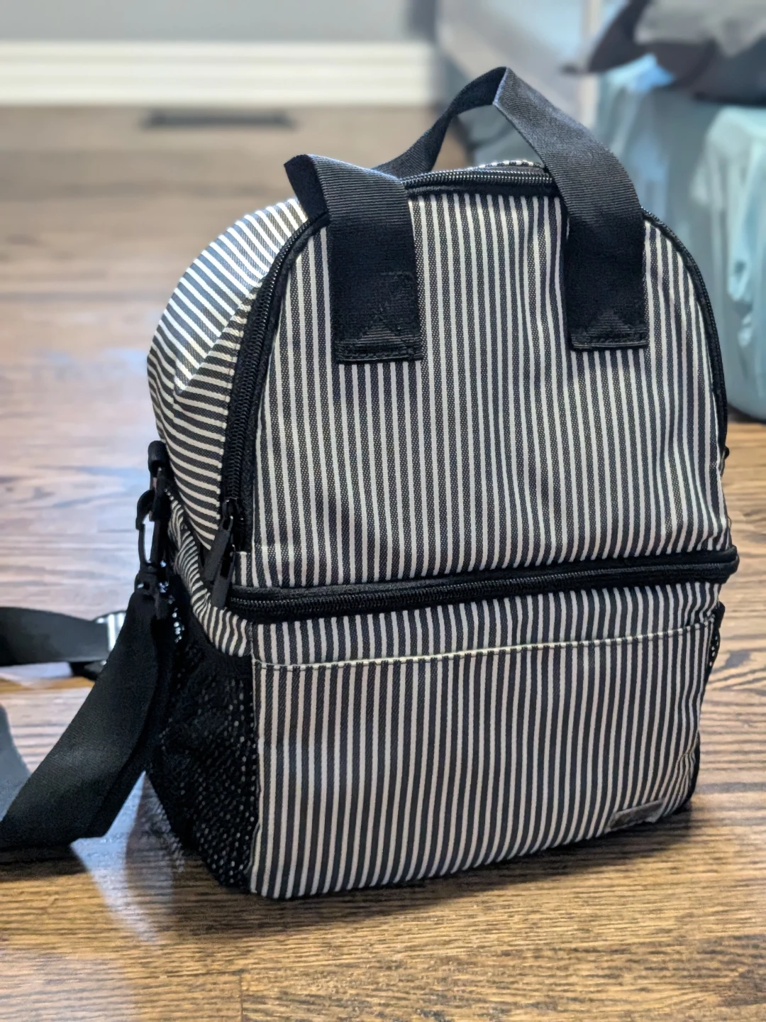 Breast Pump Bag Tote with Cooler Compartment; for Breast Pump - photo 4