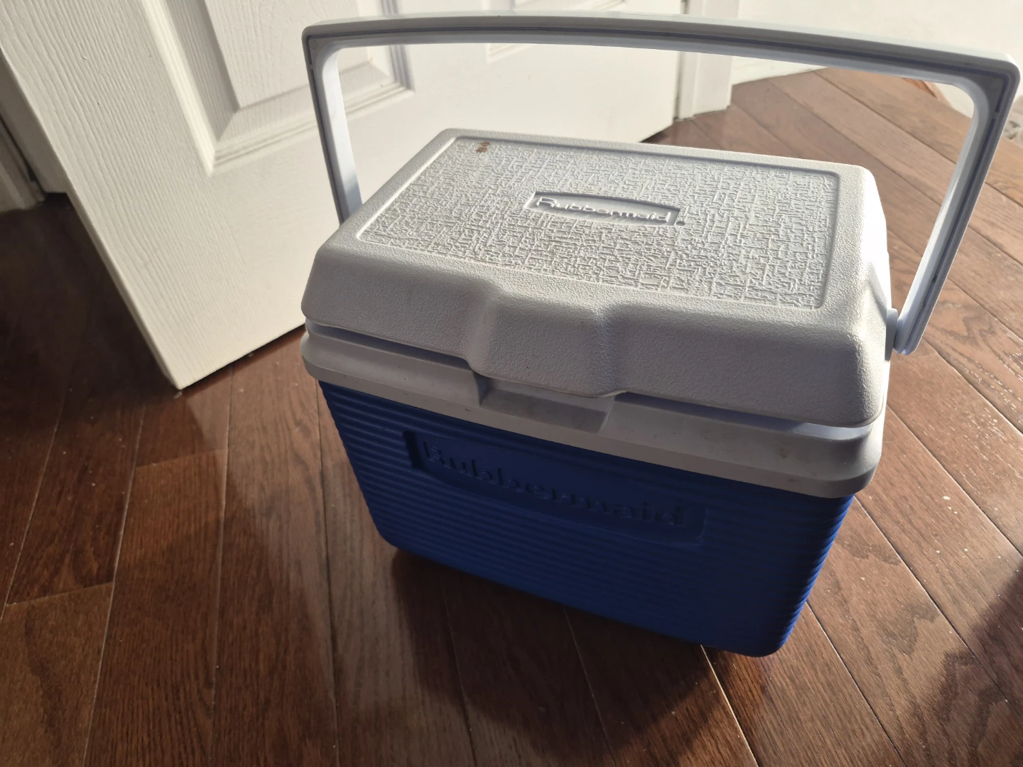 Rubbermaid Cooler - photo 3