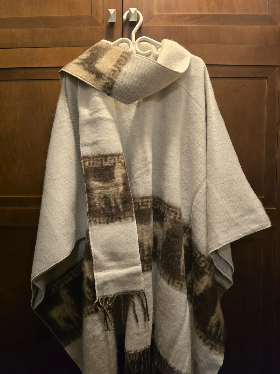 NEW authentic Peru Cream Alpaca Blend Poncho with Scarf - photo 3