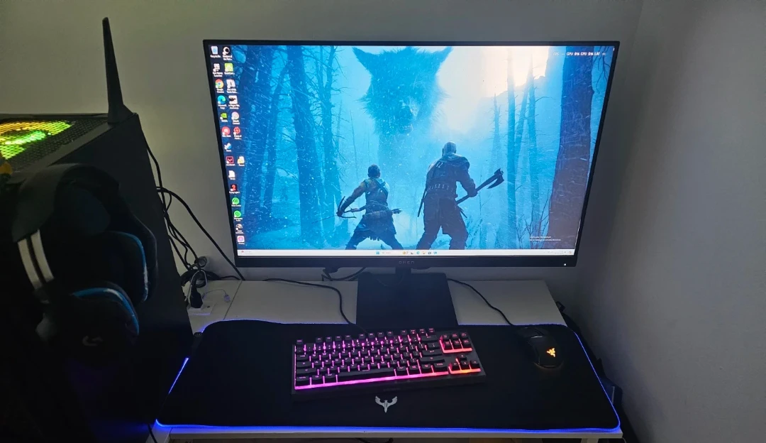 OMEN 32-inch 165hz Gaming Monitor with box and all cables - photo 3