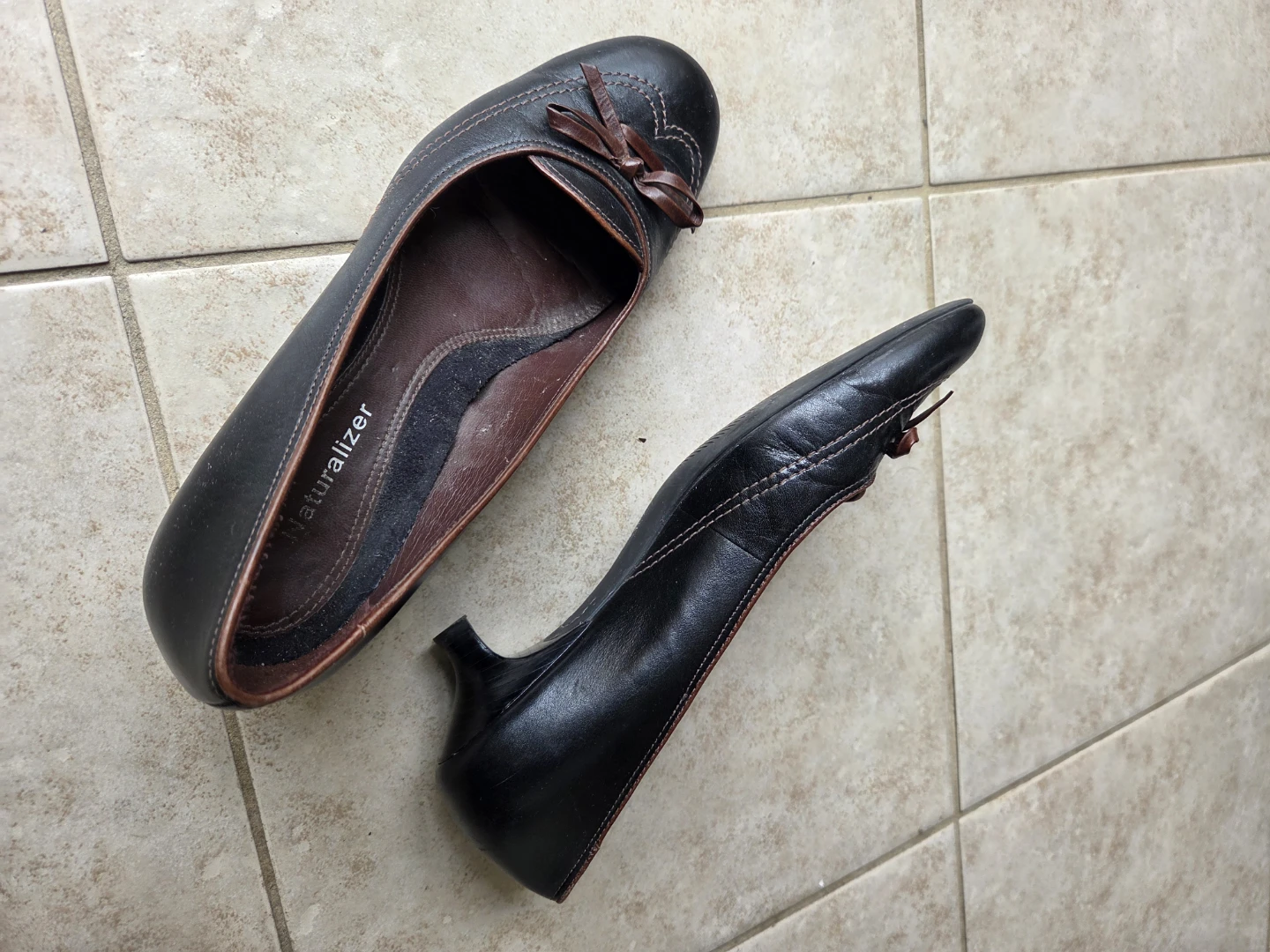 Naturalizer Women's size 8 Black Leather Bow Heels - photo 2