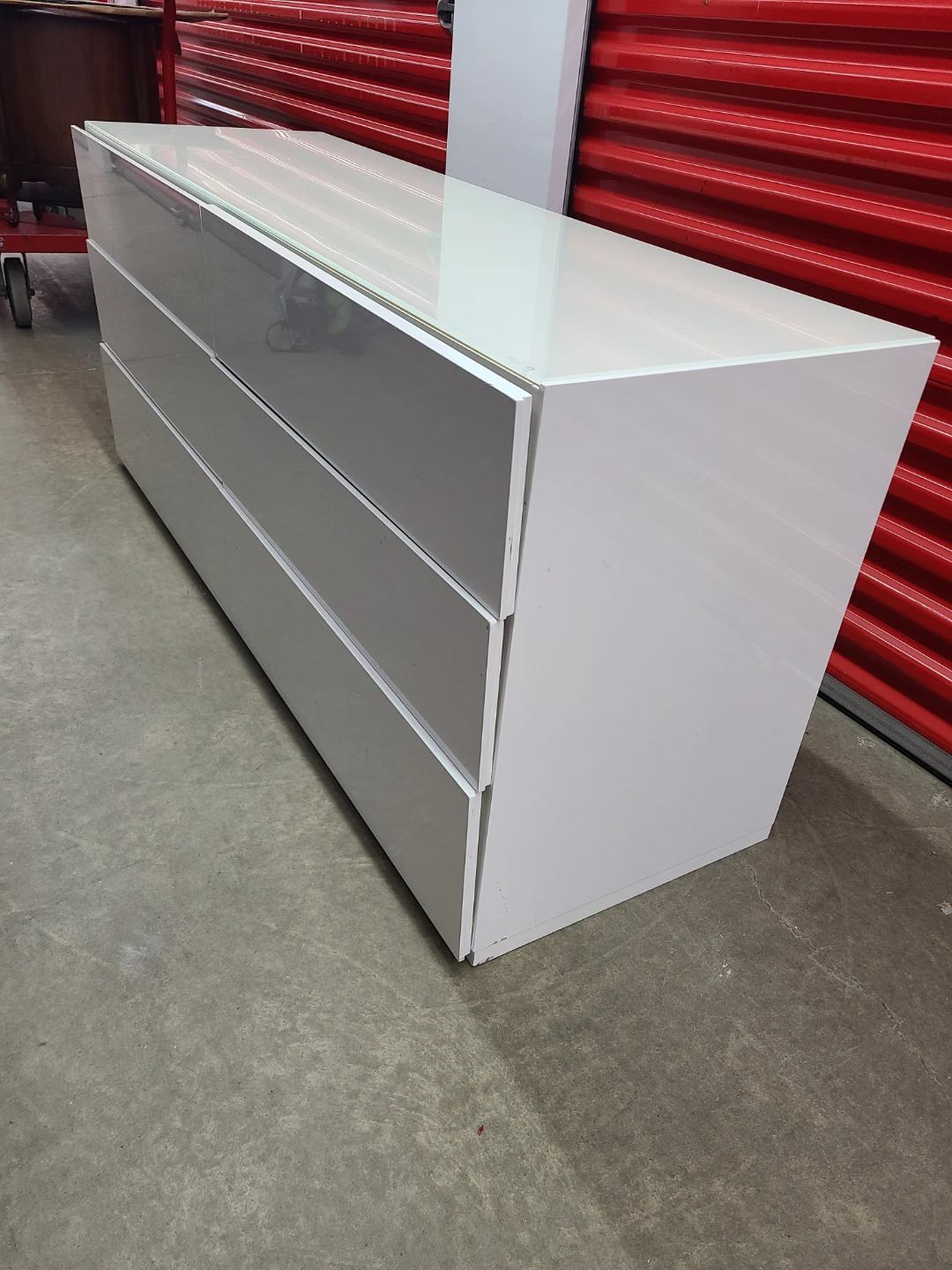 🇨🇦  Glass top Glossy White 6-Drawer Dresser - photo 2