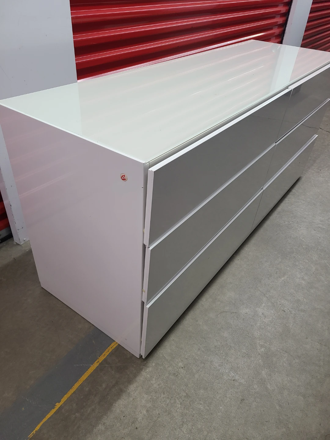 🇨🇦  Glass top Glossy White 6-Drawer Dresser - photo 3