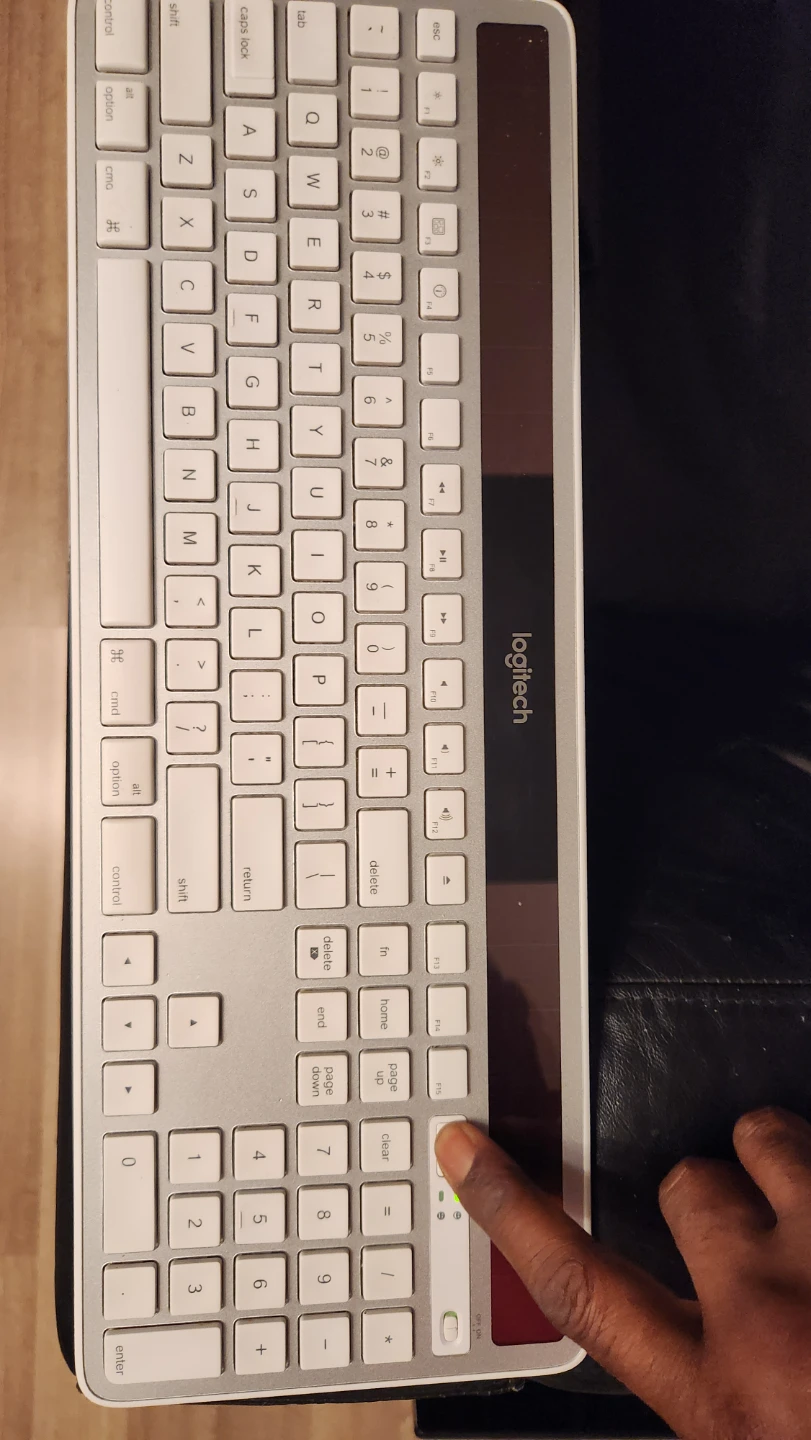 Logitech Wireless Solar Keyboard K750 - photo 2