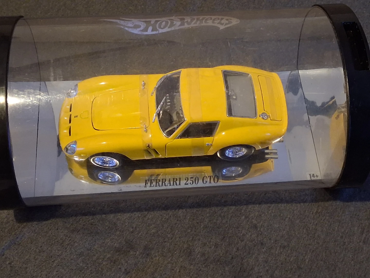 Hot Wheels Ferrari 250 GTO Diecast Car in Display Case - photo 2