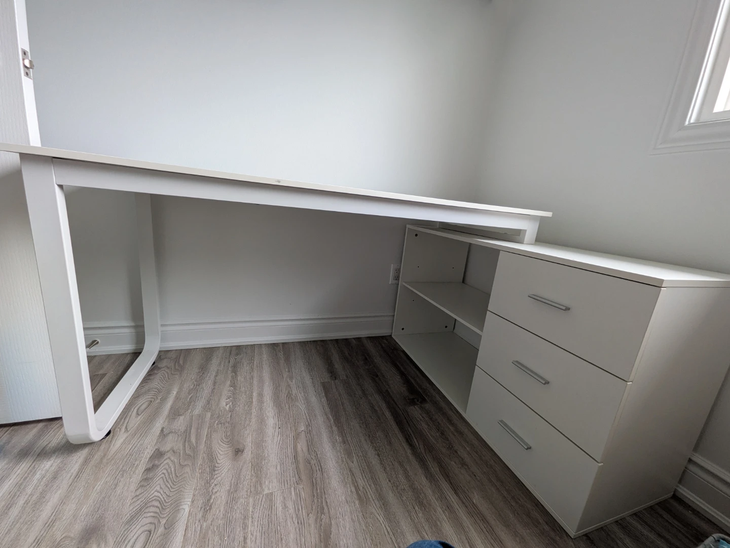 White Desk with Drawer Unit