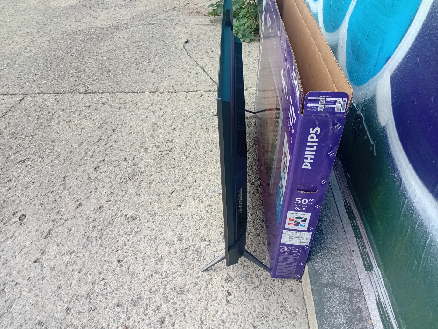 Philips 50" QLED Roku TV - photo 3