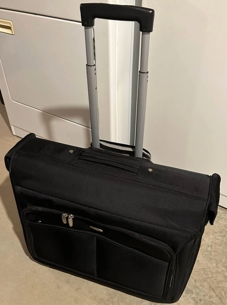 Rolling Suit/Garment Bag. Soft Case.  Embark Black 40". - photo 3