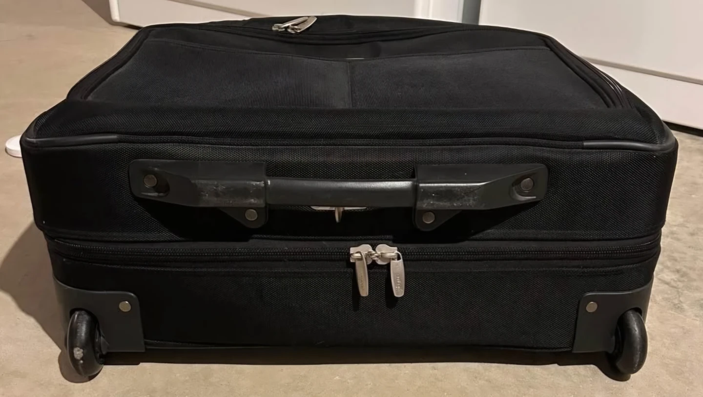Rolling Suit/Garment Bag. Soft Case.  Embark Black 40". - photo 4