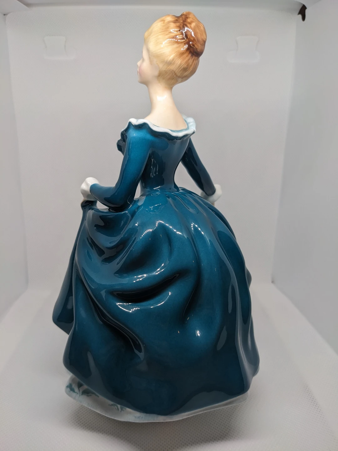 Royal Doulton "Janine" Vintage Figure - photo 5