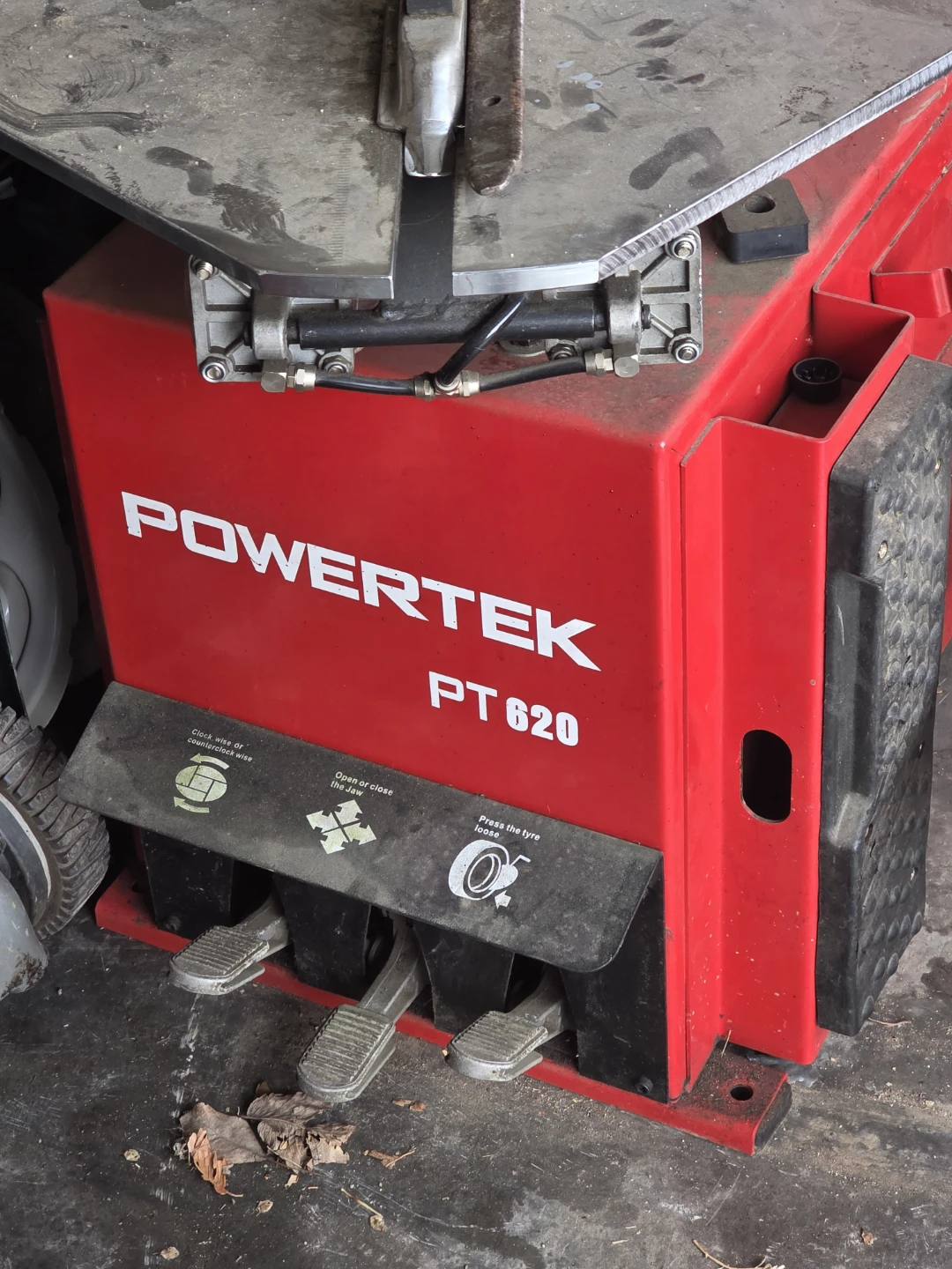 POWERTEK PT 620 Tire Changer Machine - photo 2