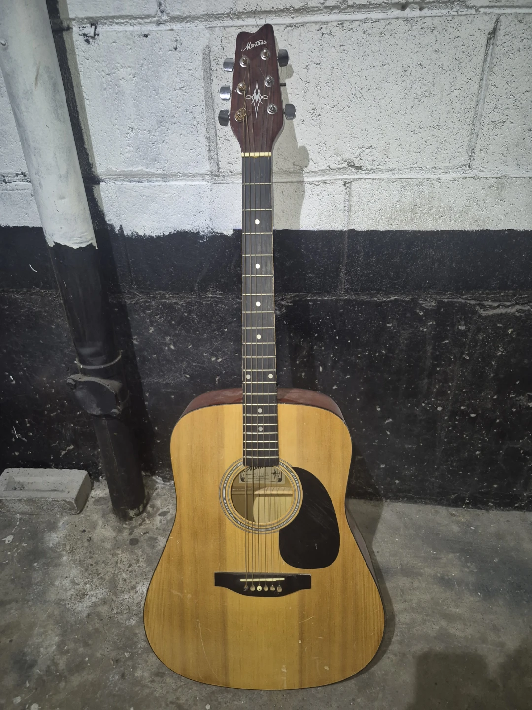 Montana Acoustic Guitar - photo 2