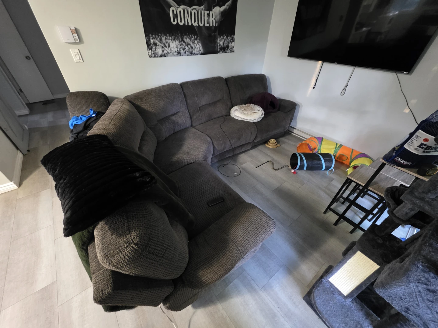 Sectional Sofa with Recliner