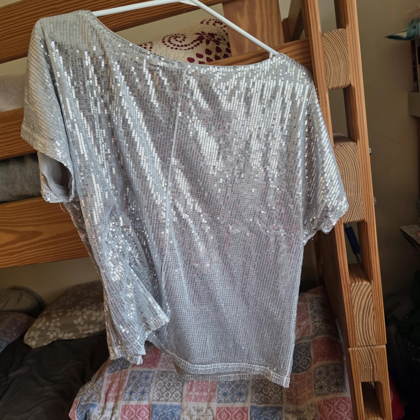 Silver Sequin Short Sleeve Top.Small - photo 3