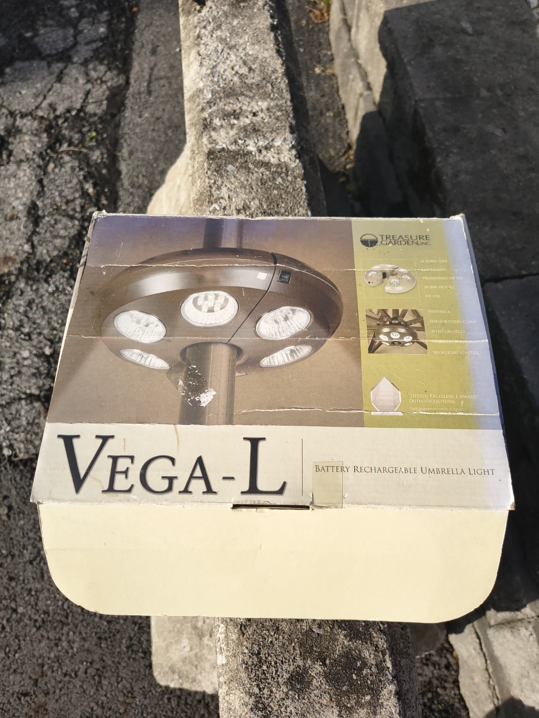 Vega-l battery rechargeable umbrella light