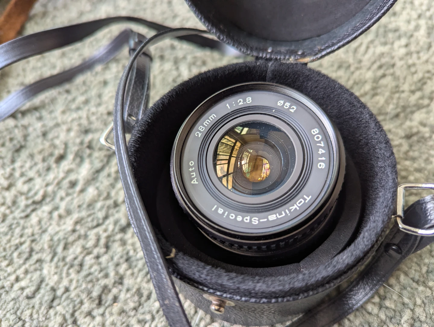 Tokina 28mm f/2.8 and 80-200mm f/4 Camera Lenses - photo 2
