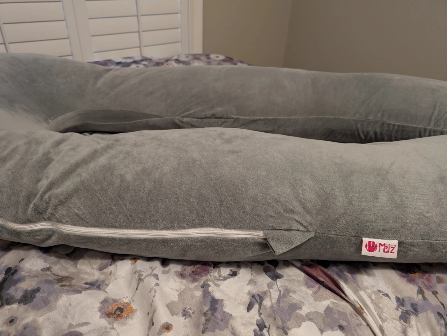 Meiz Grey U-Shaped Pregnancy Pillow - photo 2