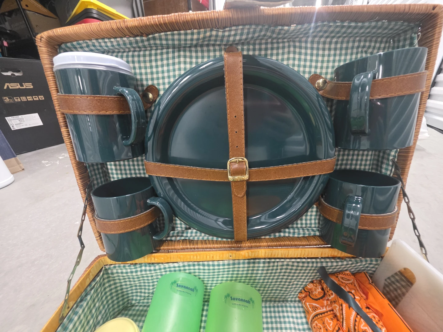 Wicker Picnic Basket Set with Green Mugs and Plates - photo 4