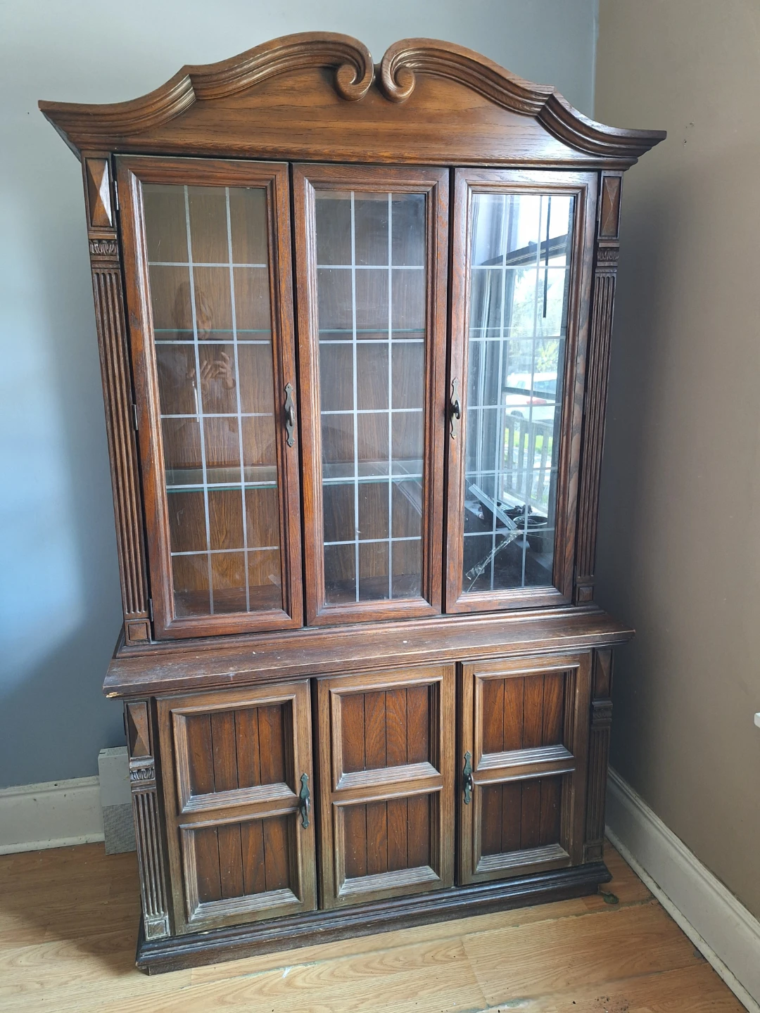 $4! China Cabinet MUST GO TODAY! ⚽