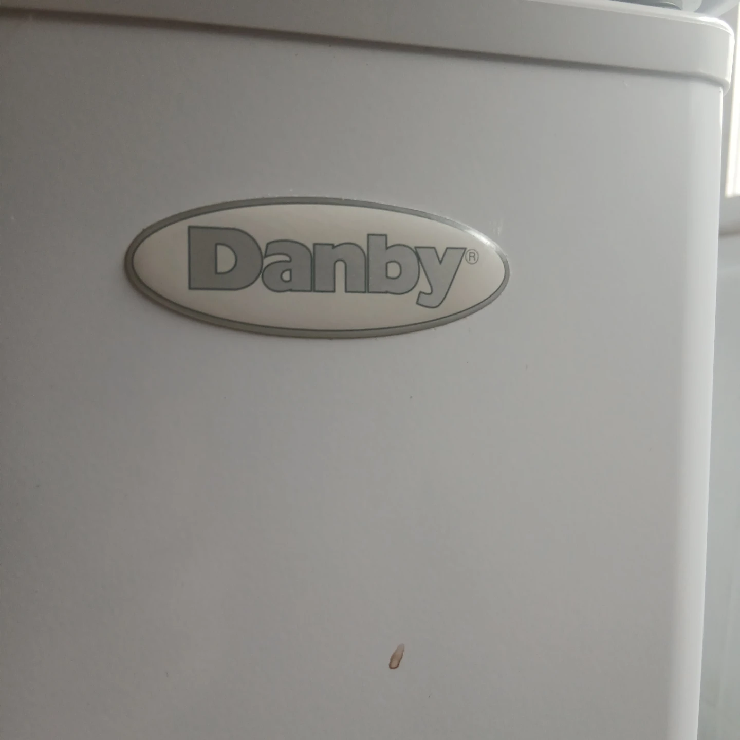 Danby Refrigerator 24" wide - photo 4