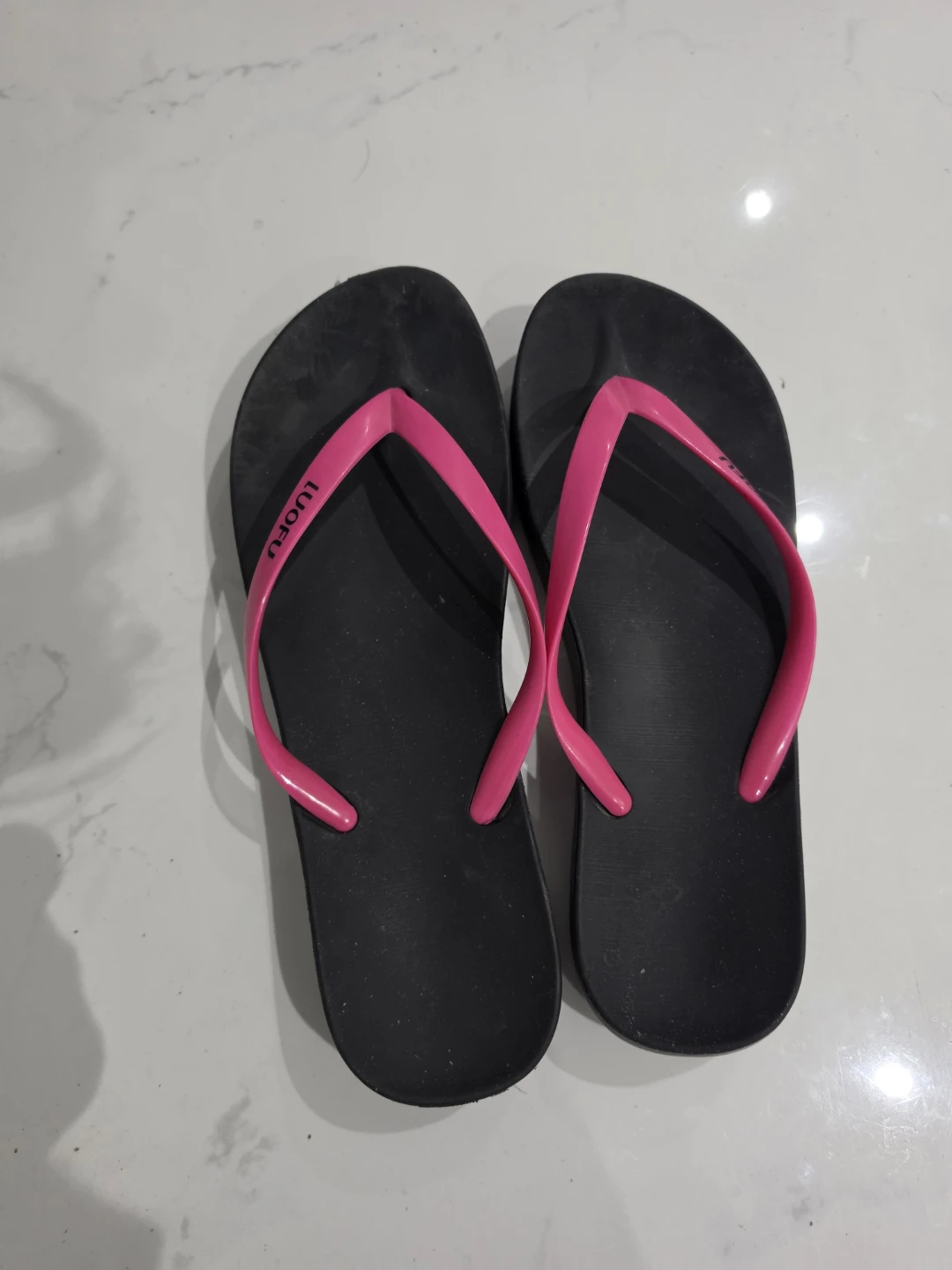 ⚽Luofu Flip Flops - Black with Pink Straps - Size 39⚽️