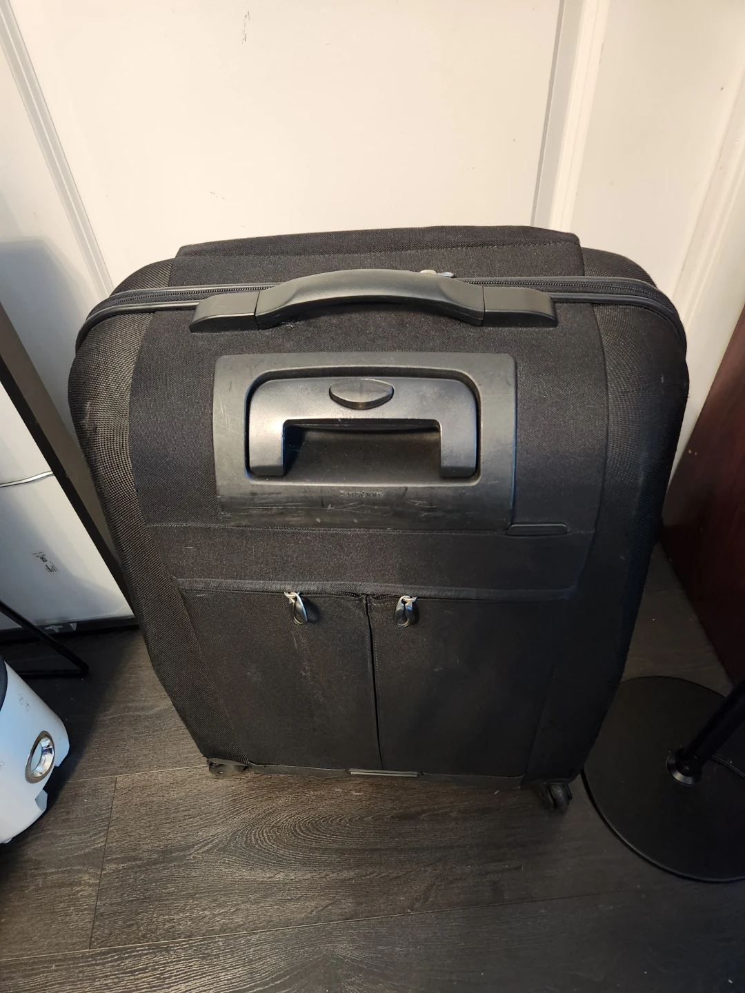Black Samsonite Luggage middum  size