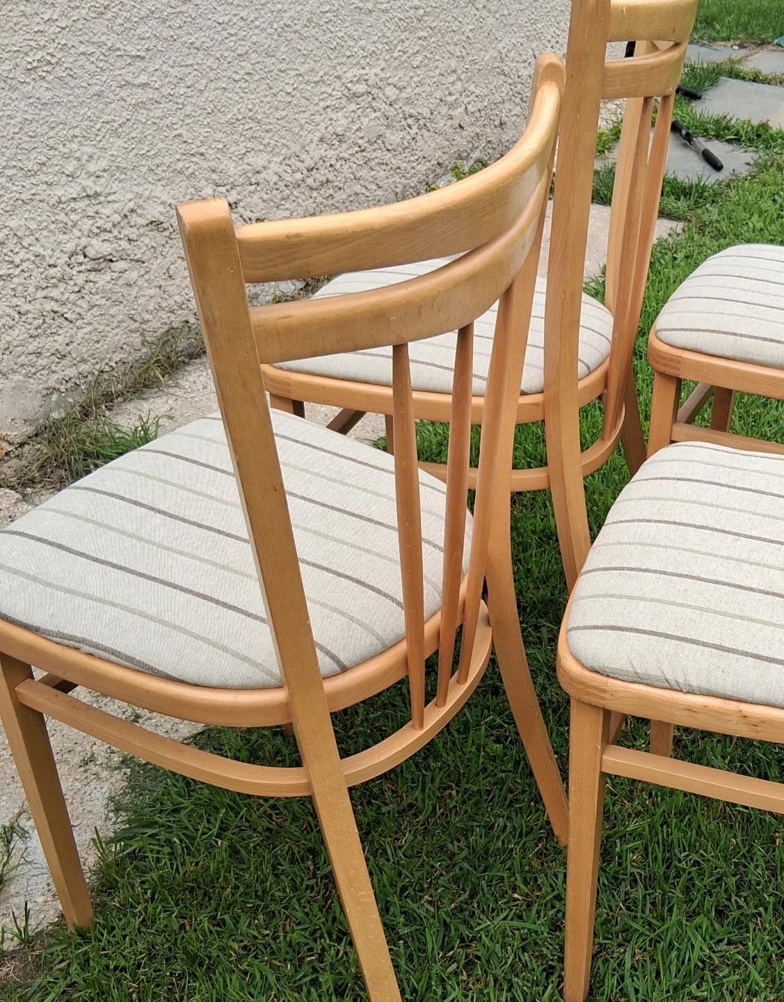 Set of 4 Wooden Chairs with Striped Upholstery - photo 3