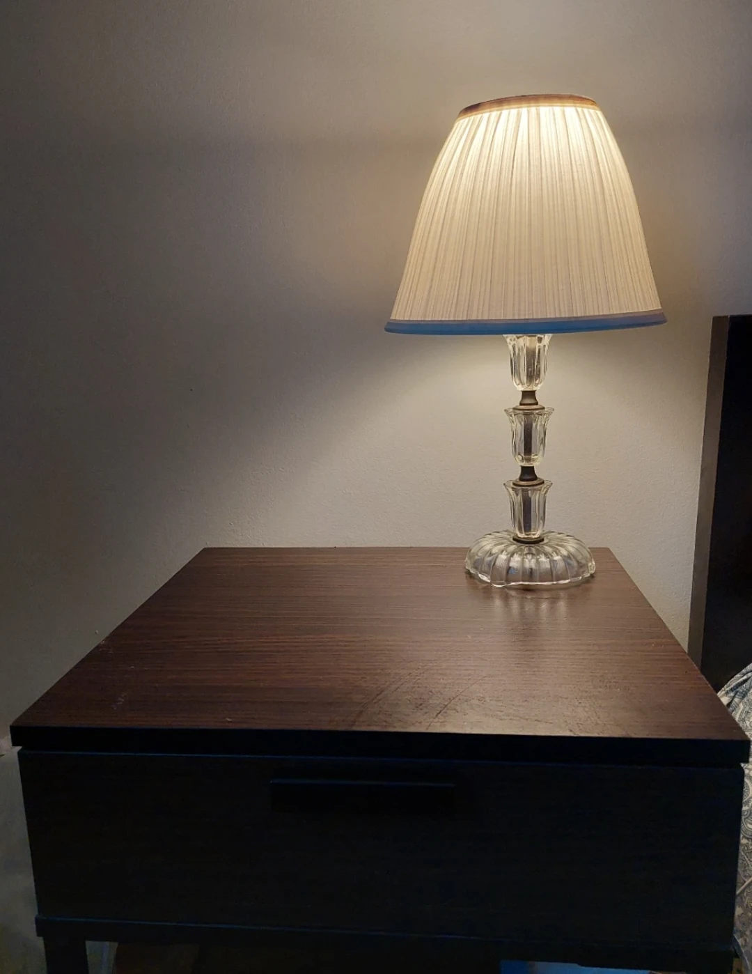 Nightstand & Vintage Lamp - photo 5