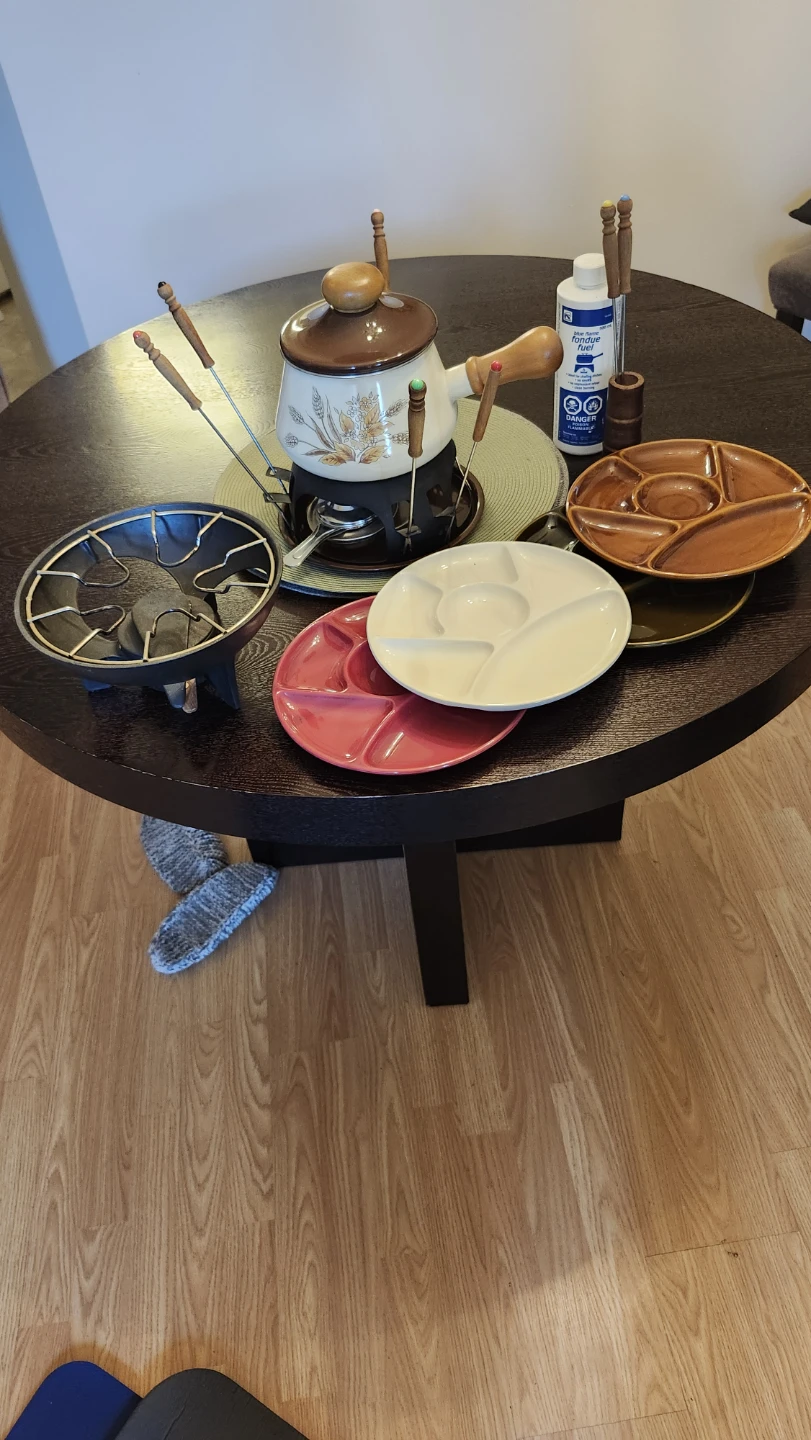 Fondue Set with Plates