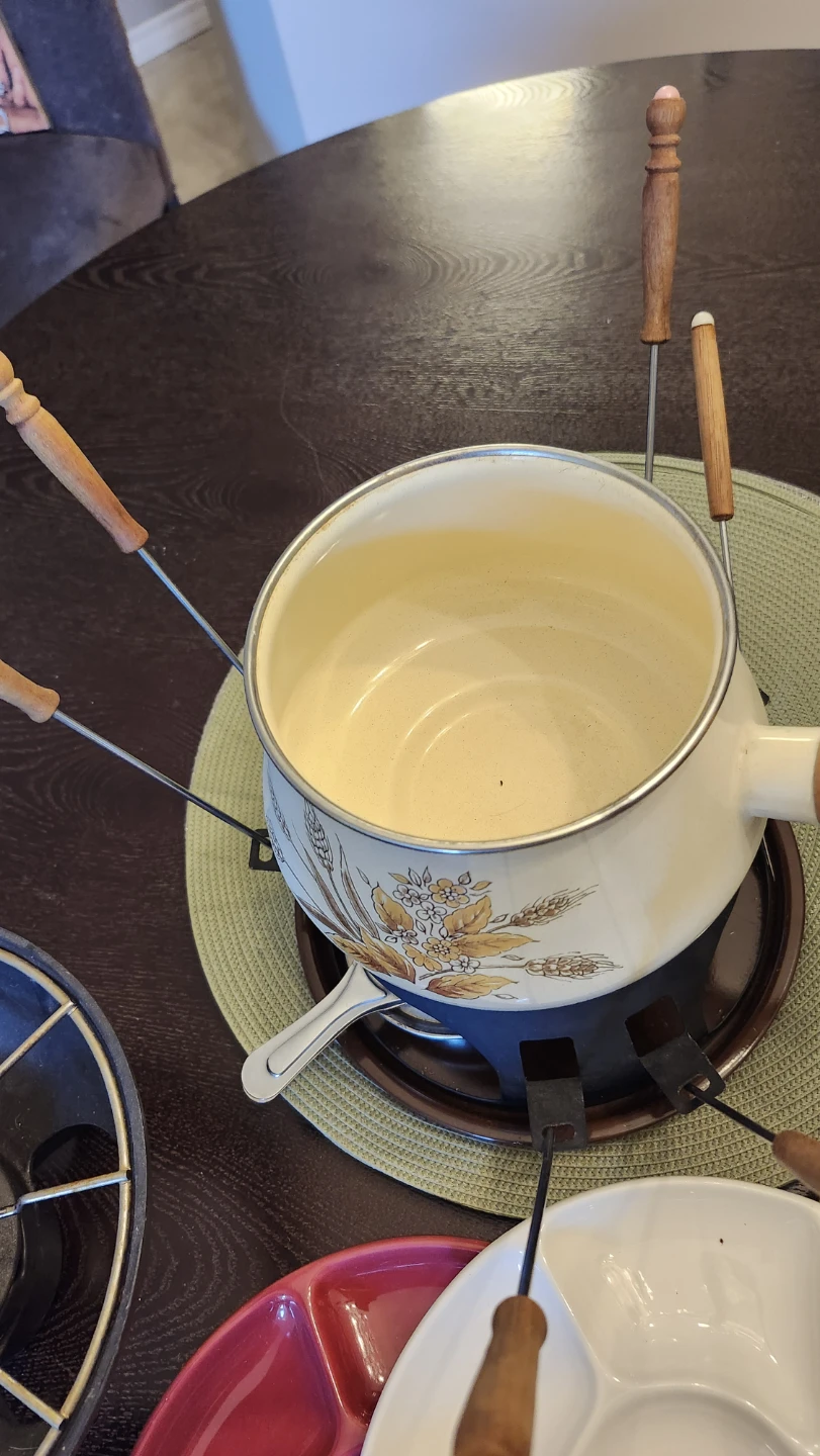 Fondue Set with Plates - photo 2