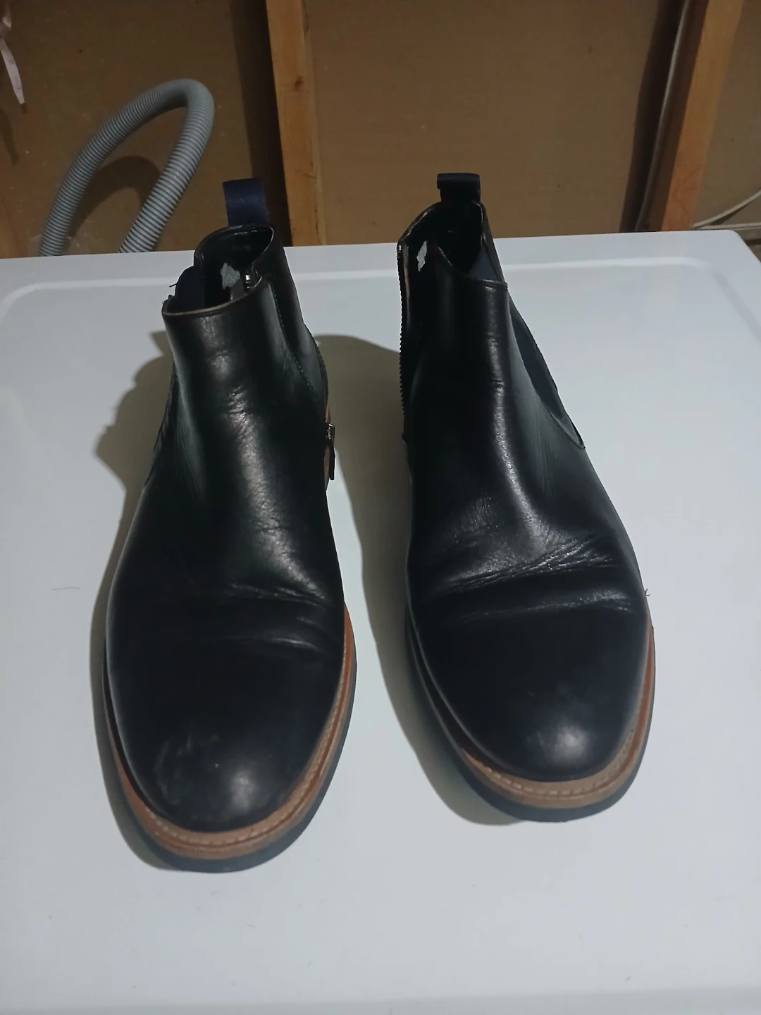 Kenneth Cole Black Leather Chelsea Boots - photo 2
