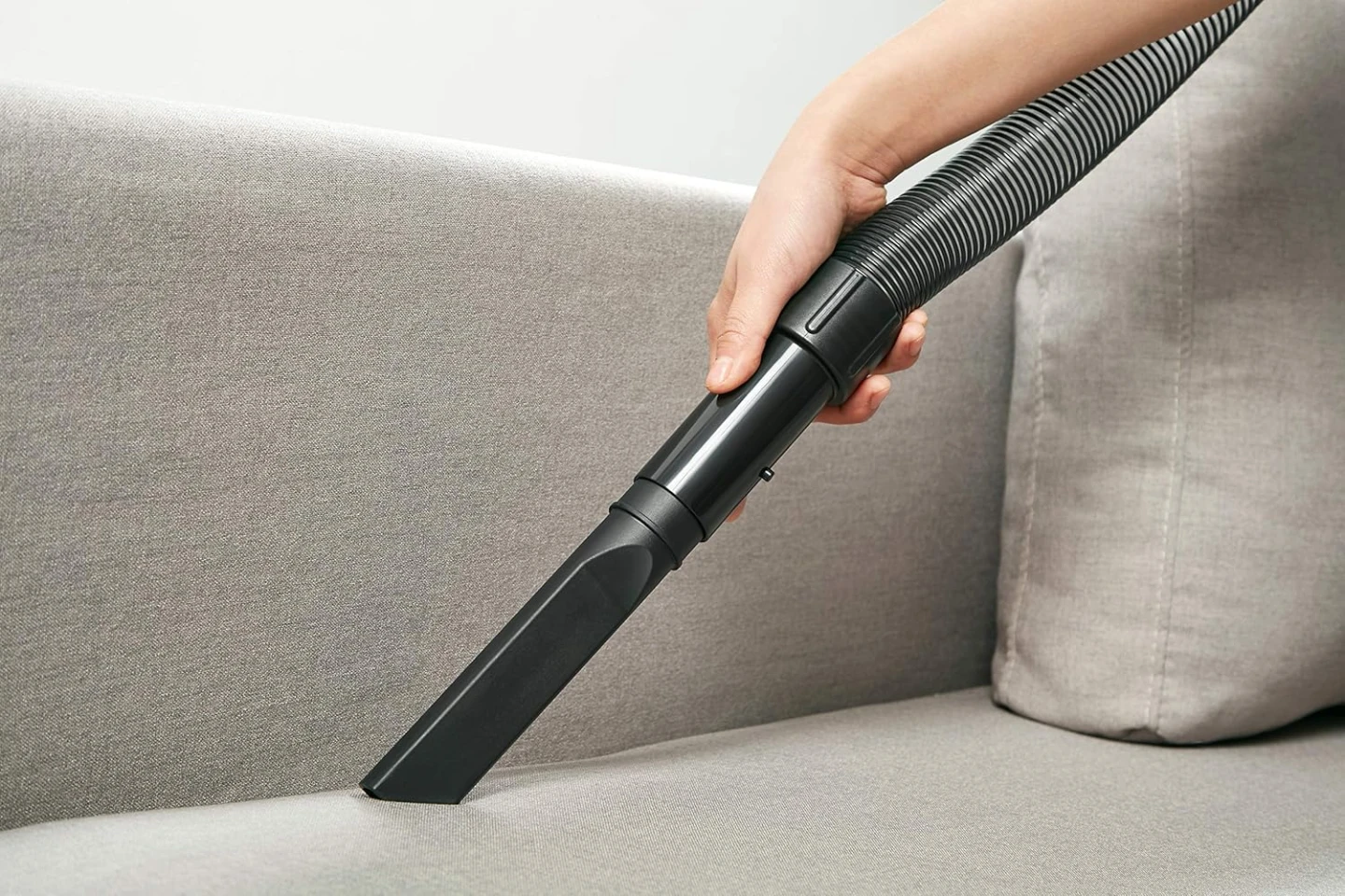Eureka NEU180A Lightweight Powerful Upright Vacuum Cleaner - photo 3