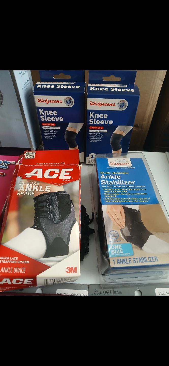 Knee Sleeve or ACE Ankle Brace⚽