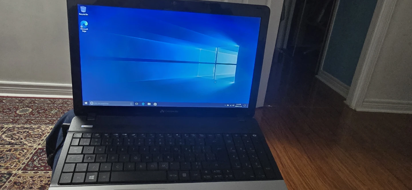 Gateway Laptop - photo 2