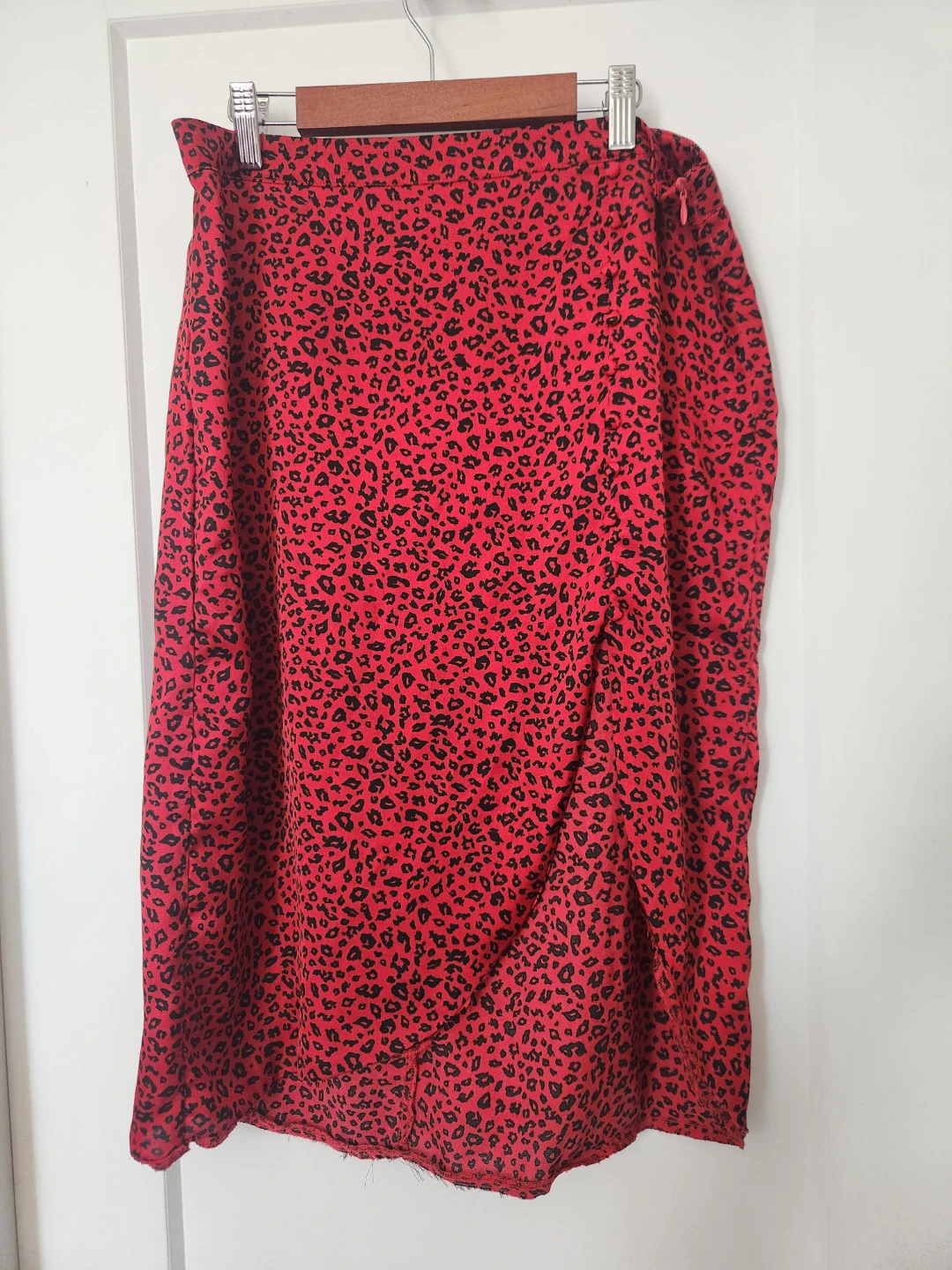 Red Leopard Print Wrap Skirt ⚽