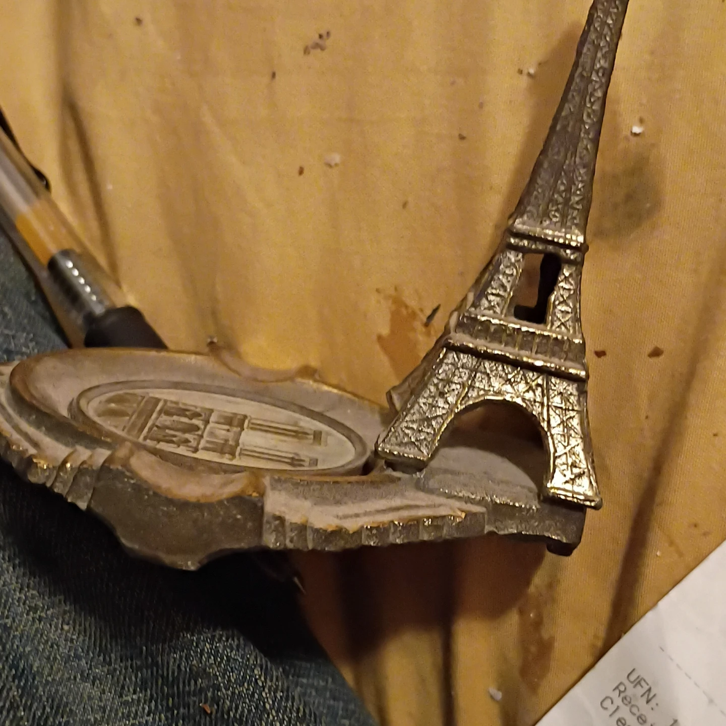 Eiffel Tower and Notre Dame Souvenir ashtray - photo 3