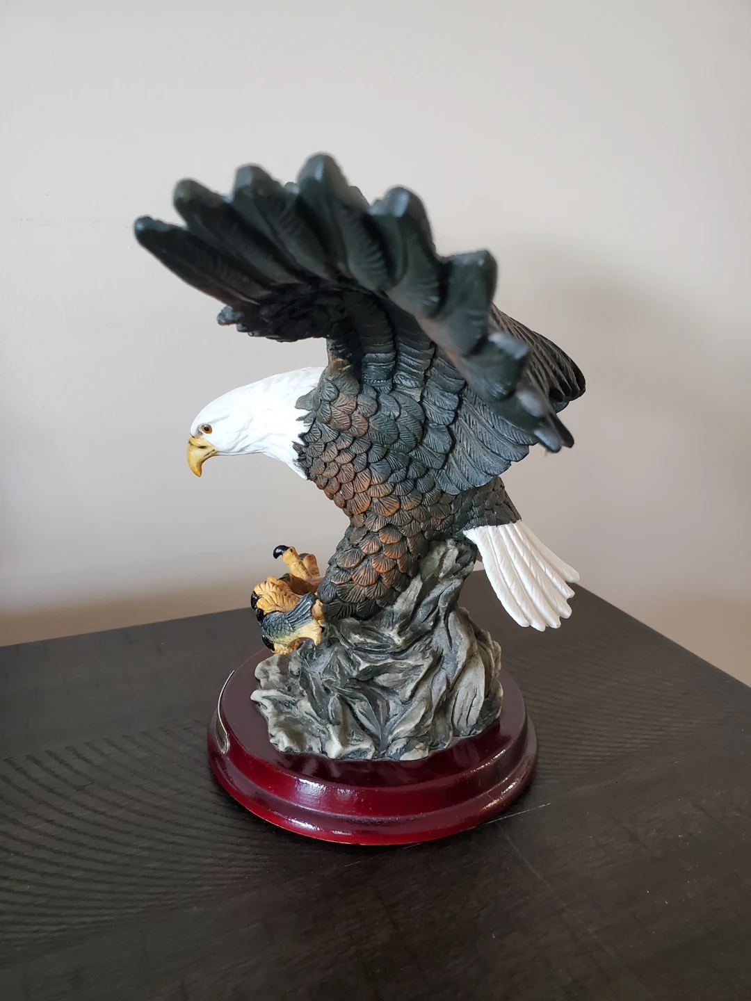 Eagle with Fish Figurine - The Canadian Rockies ⚽ - photo 3