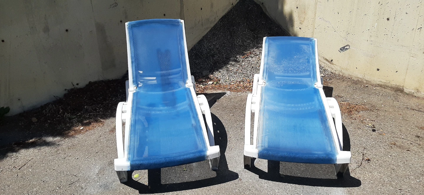 Pair Of Blue Mesh & Plastic Lounge Chairs - photo 2