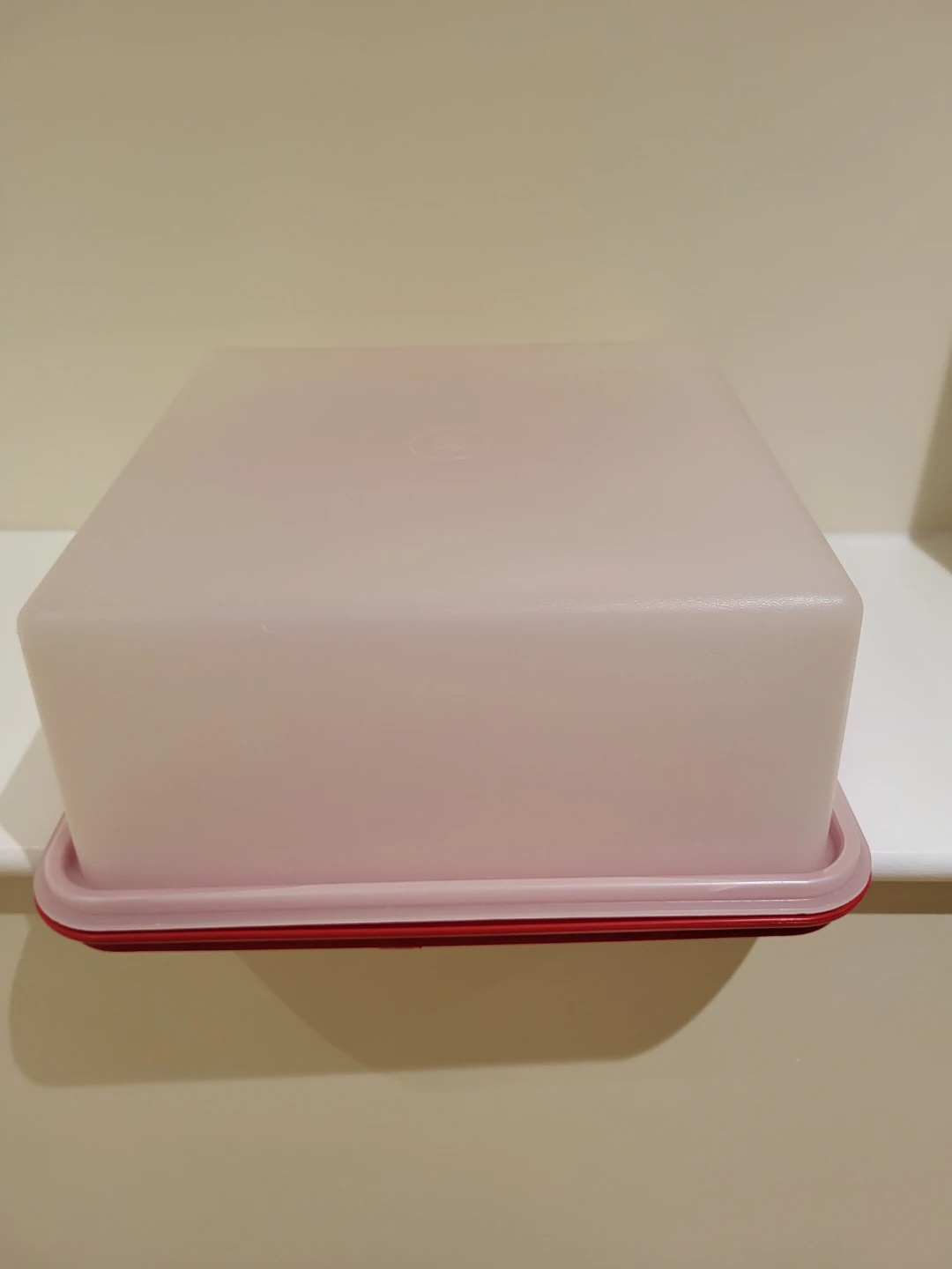 TUPPERWARE CAKE KEEPER