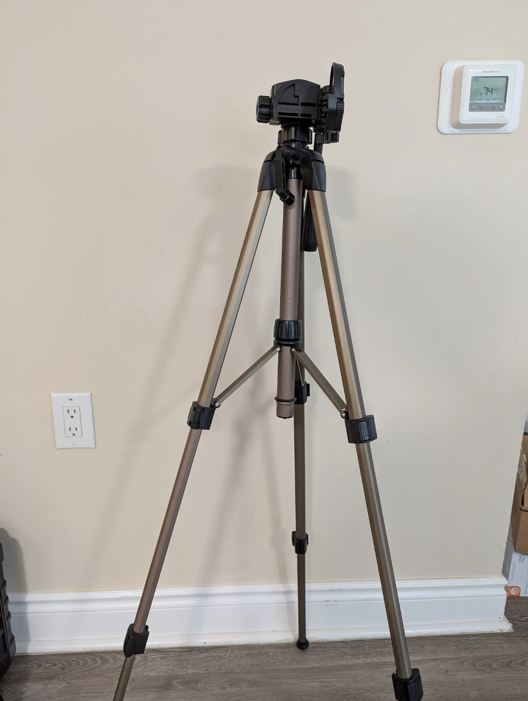DYNE 3-Section Tripod with Bag - photo 2