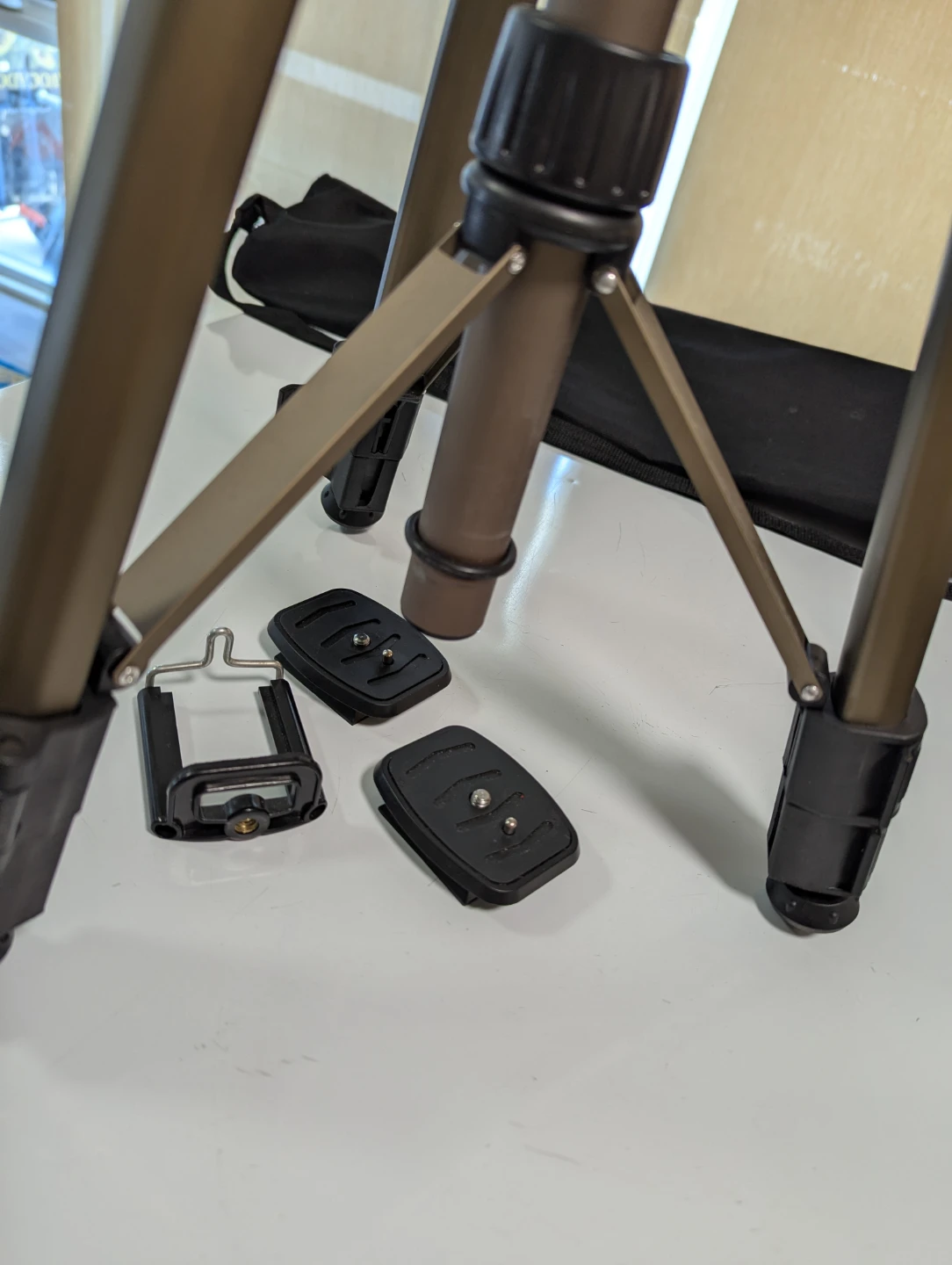 DYNE 3-Section Tripod with Bag - photo 4