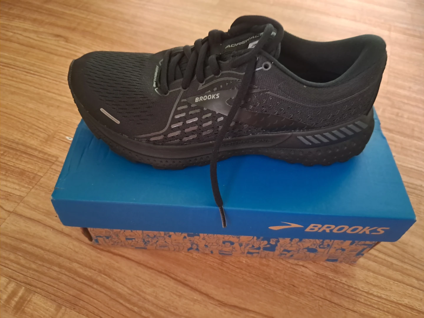 Brooks Adrenaline GTS 21 Black Running Shoes
