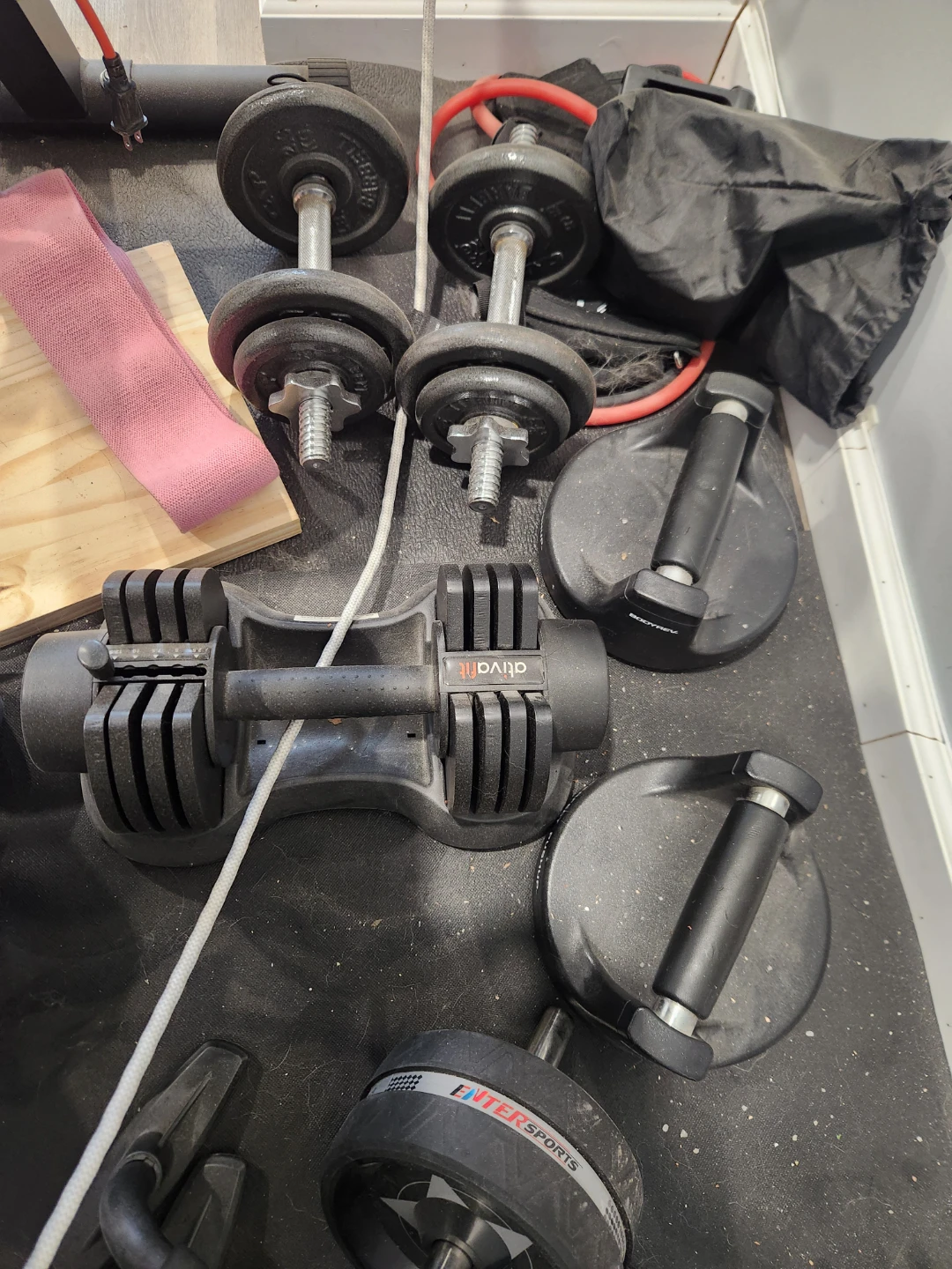 Adjustable Dumbbell Set and Ab Roller ⚽