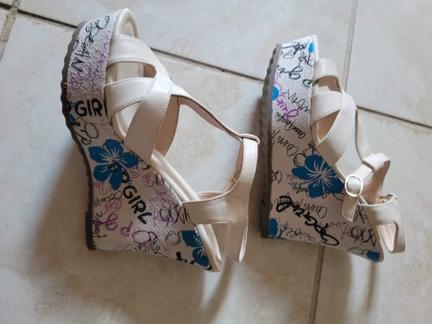 ⚽ Cream Wedge Sandals with Floral Print - photo 2