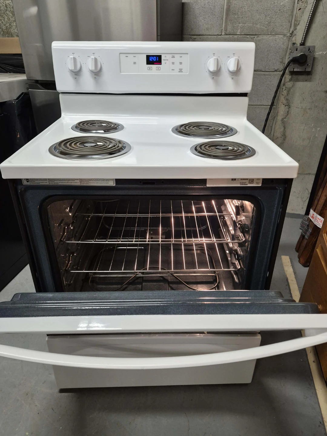 White Whirlpool Electric Coil Top Stove with Oven - photo 2