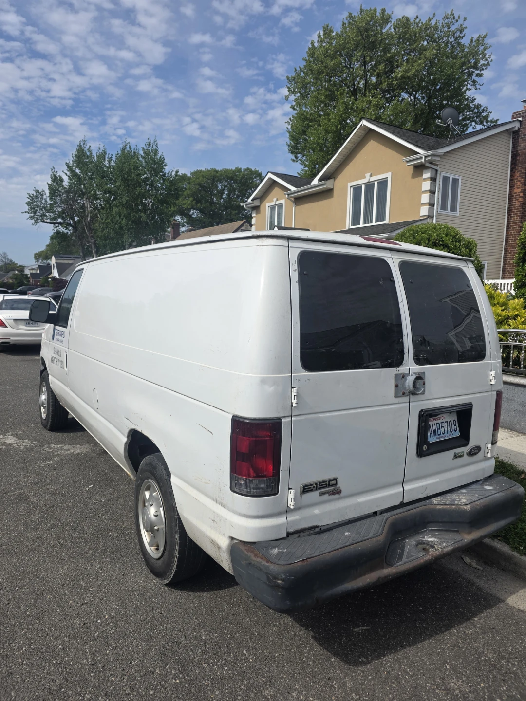 White Ford E-150 Van - photo 4